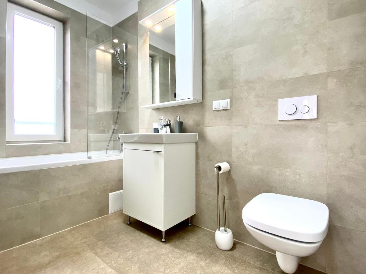 Astoria Apartment - Pet Friendly Brasov Exterior photo