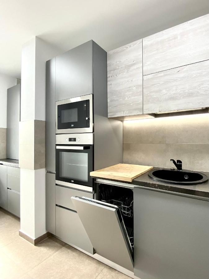 Astoria Apartment - Pet Friendly Brasov Exterior photo